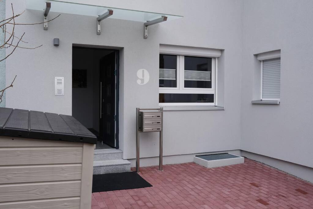 1 Zimmer Wohnung Dg Mit Klimaanlage Und Kleinen Balkon Oedheim Екстериор снимка